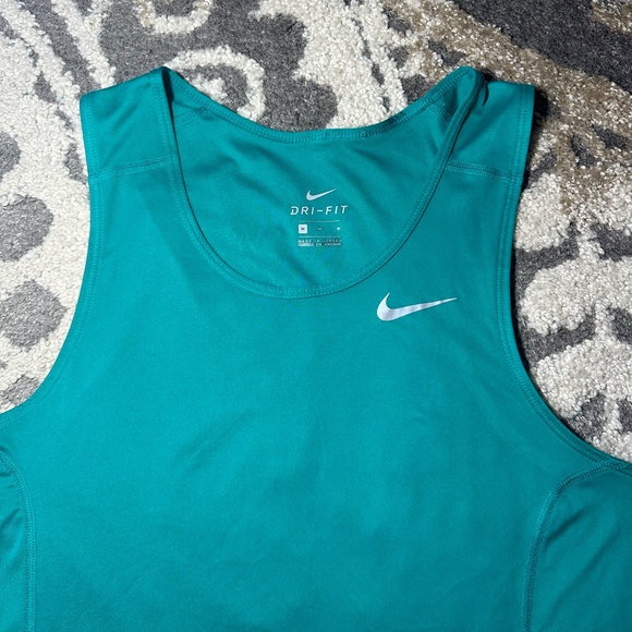 Nike Dry Fit T-Shirt Women Green Medium Short Sleeve Used Reflective Logo - Picture 3 of 10